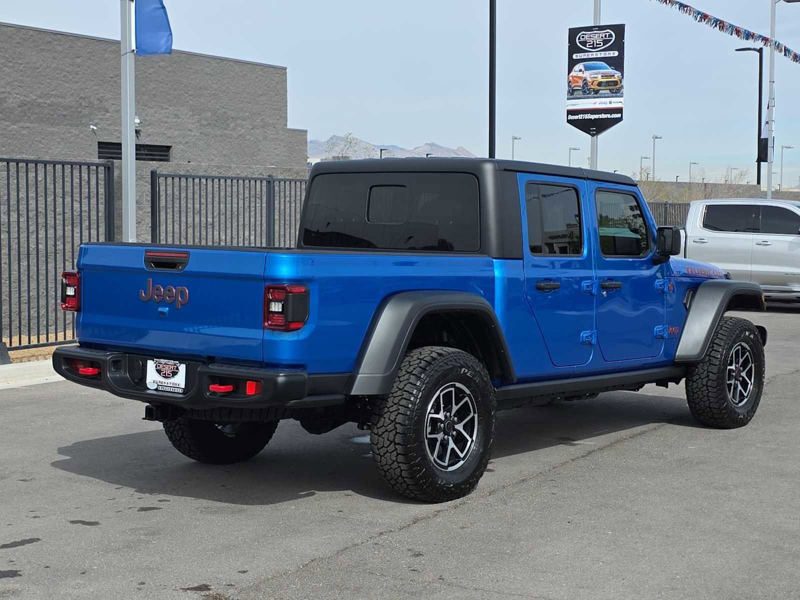 Used 2024 Jeep Gladiator Rubicon w/ Technology Group AWD/4WD image 9