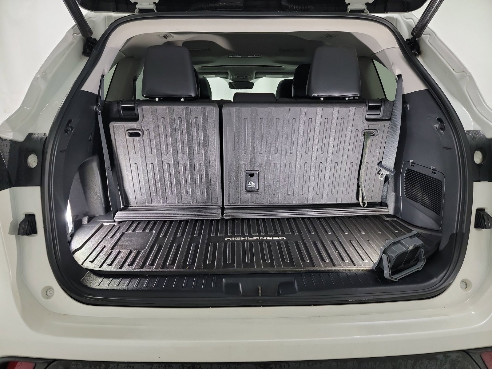 Used 2021 Toyota Highlander XLE image 26