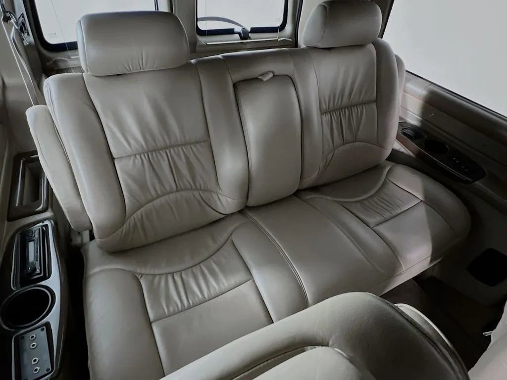 Used 2004 GMC Savana 1500 w/ Preferred Equipment Group image 25