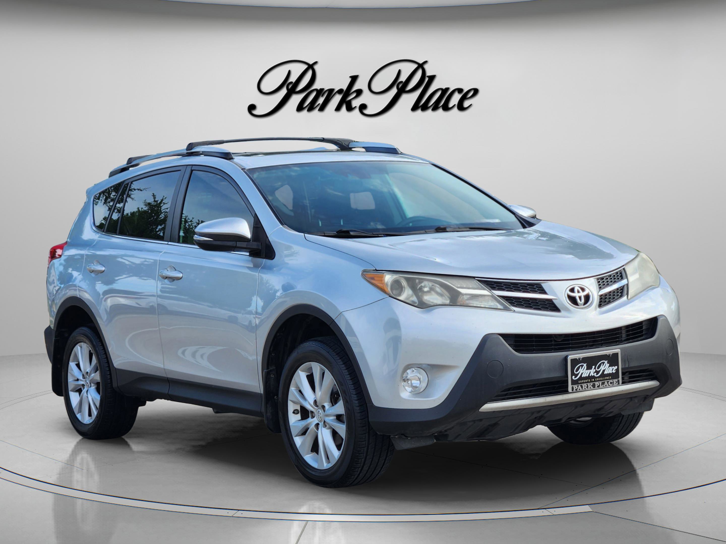 Used 2014 Toyota RAV4 Limited w/ Technology Package FWD image 4