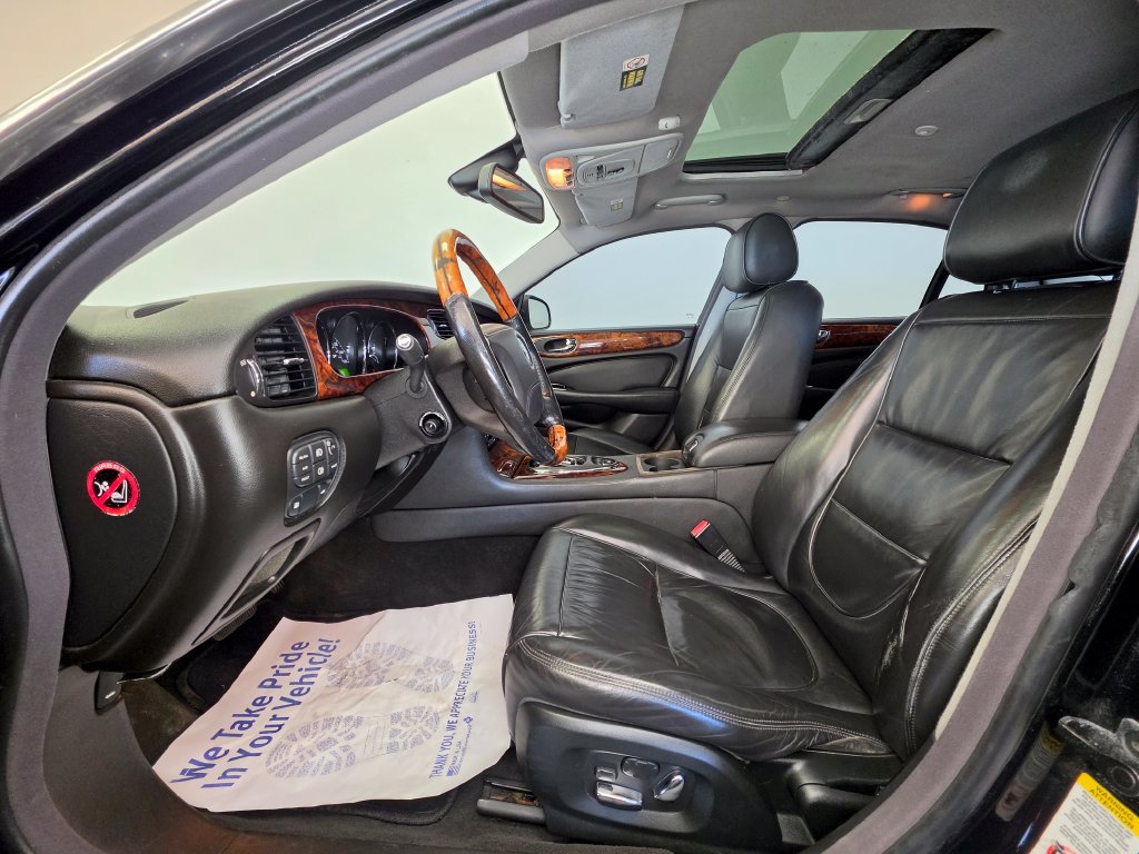 Used 2008 Jaguar XJ8 RWD image 2