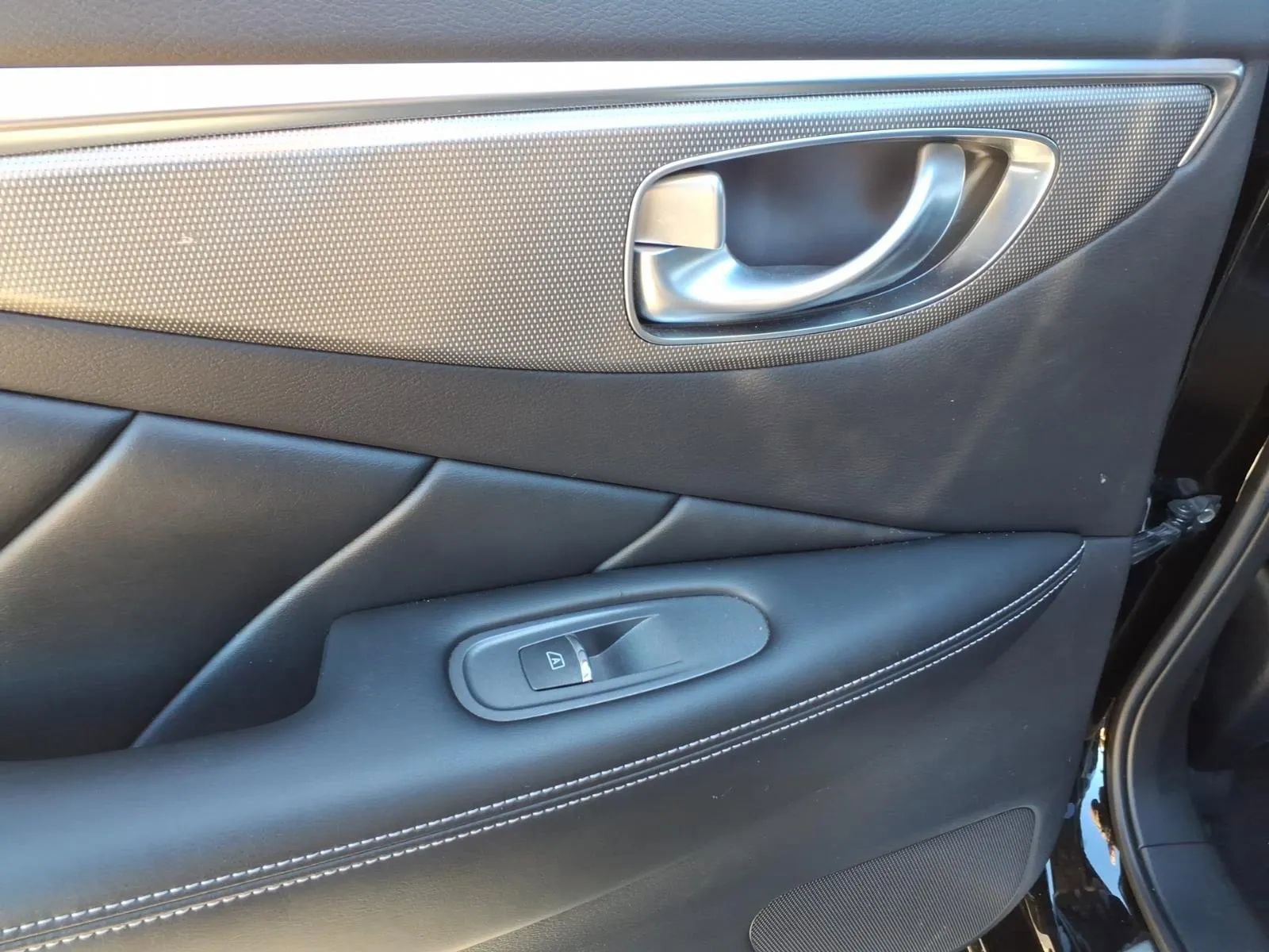 Used 2019 INFINITI Q50 Sport w/ Cargo Package (L96) AWD/4WD image 18