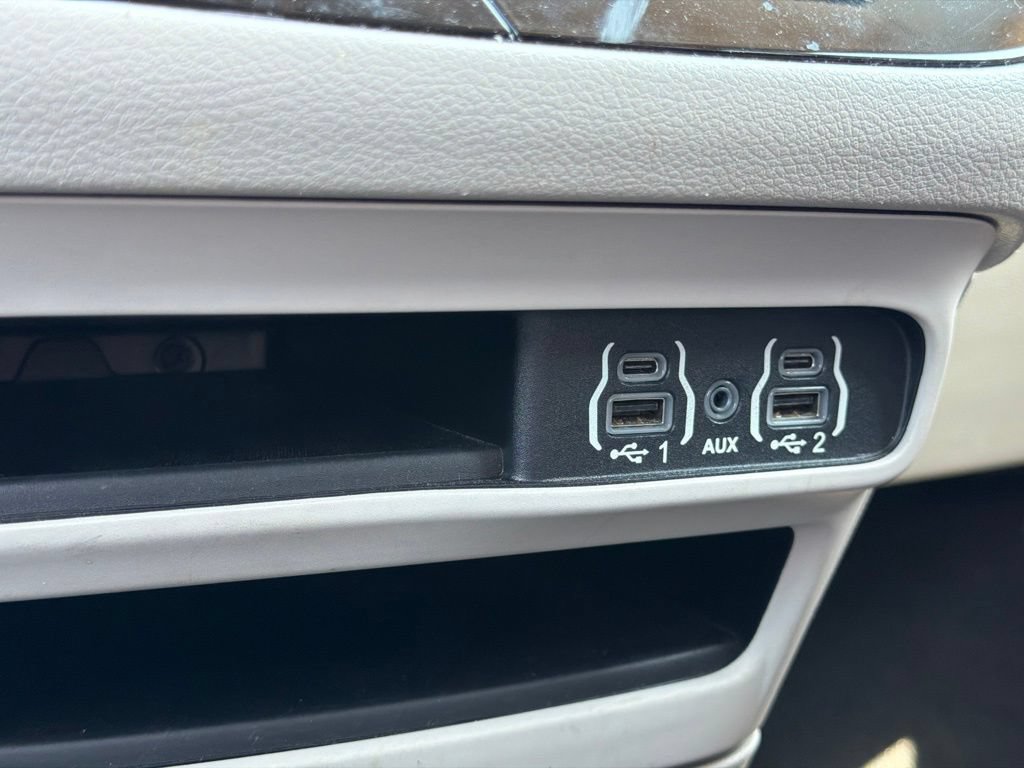 Used 2023 Chrysler Pacifica Touring-L FWD image 35