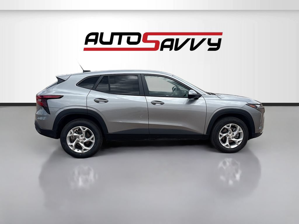 Used 2026 Chevrolet Trax LS w/ LS Convenience Package FWD image 8