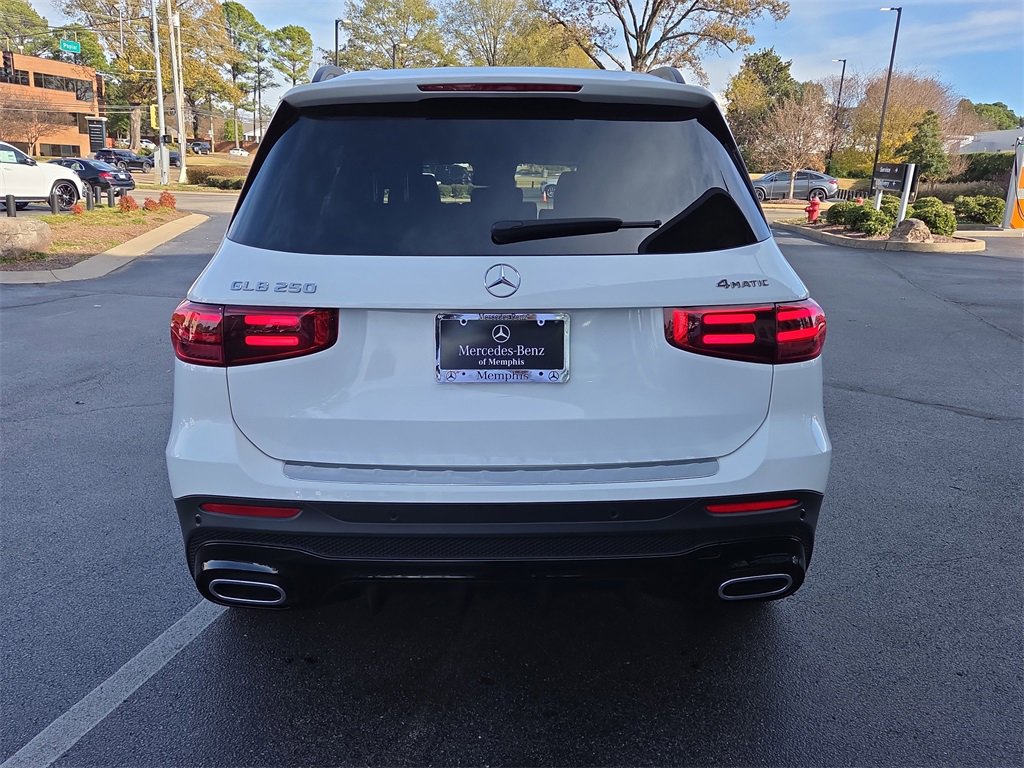 Certified 2025 Mercedes-Benz GLB 250 4MATIC image 4