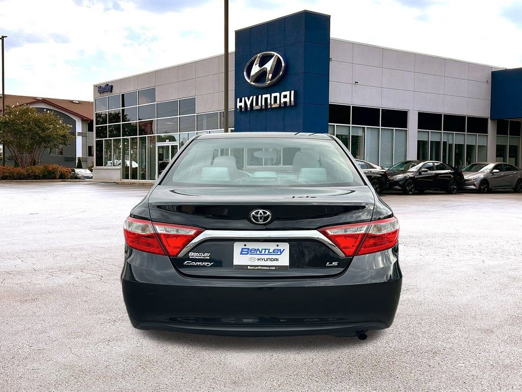 Used 2016 Toyota Camry LE image 4