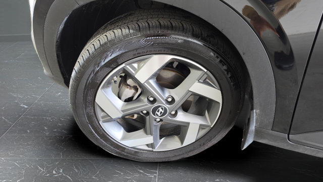 Certified 2025 Hyundai Venue SEL FWD image 29