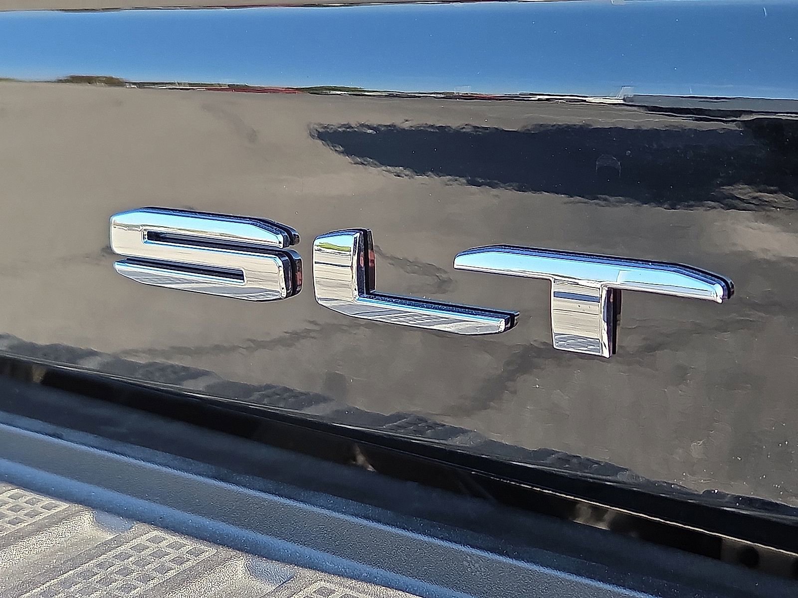 New 2025 GMC Sierra 2500 SLT w/ SLT Convenience Package AWD/4WD image 9