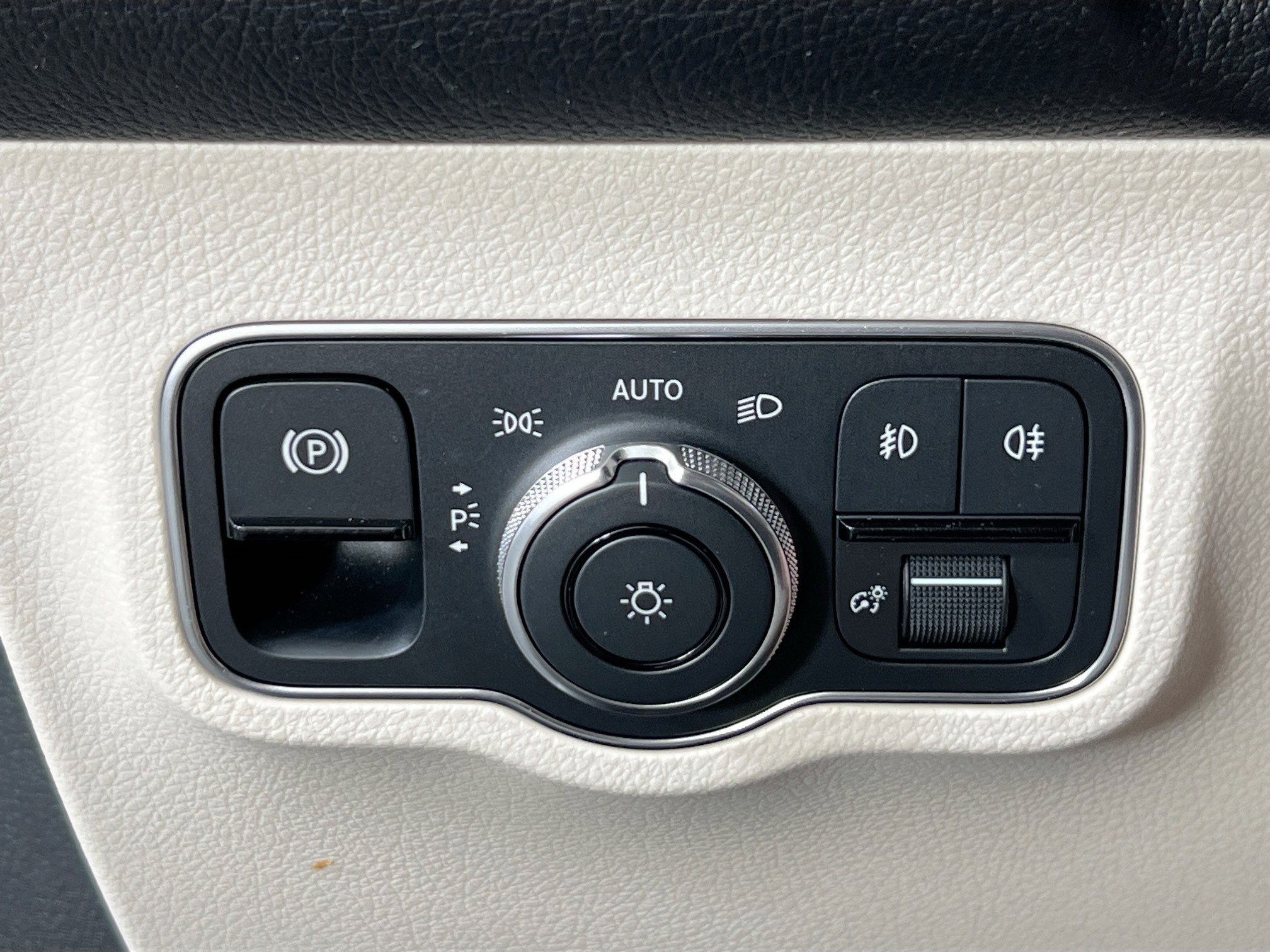 Used 2024 Mercedes-Benz GLB 250 4MATIC image 10