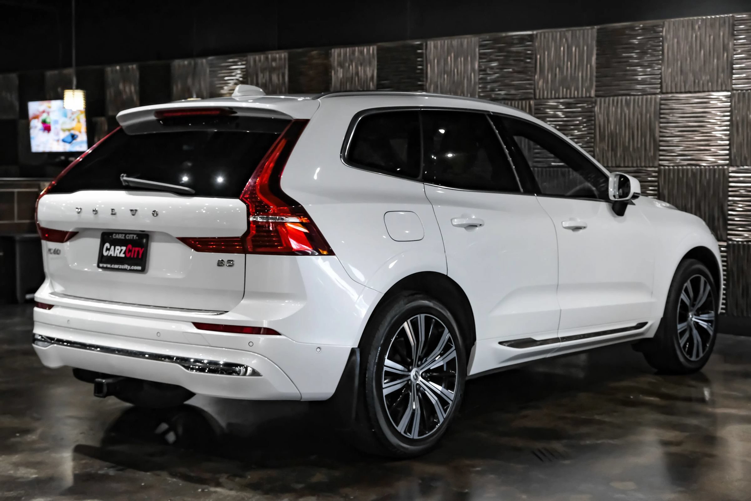 Used 2022 Volvo XC60 B5 Inscription w/ Advanced Package FWD image 9