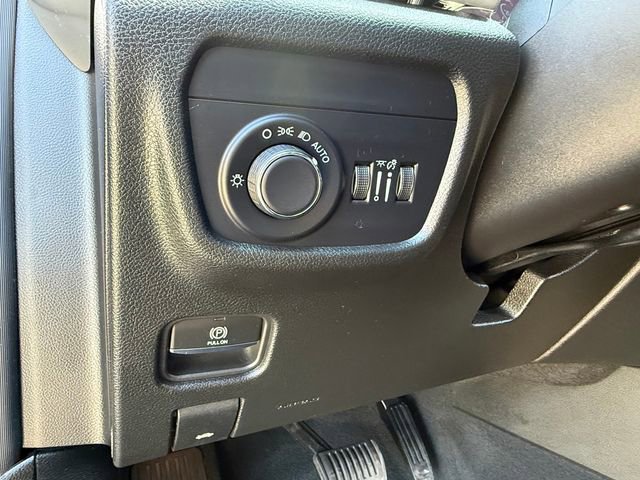 Used 2025 Jeep Grand Cherokee Altitude AWD/4WD image 12