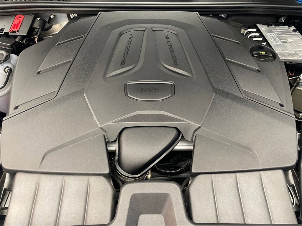 Used 2025 Porsche Cayenne image 12