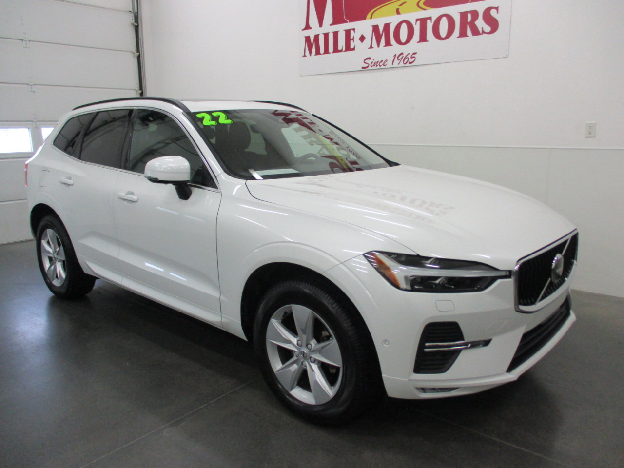 Used 2022 Volvo XC60 B5 Momentum image 1