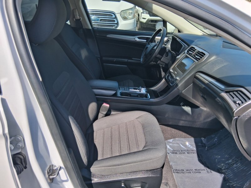 Used 2019 Ford Fusion SE FWD image 8