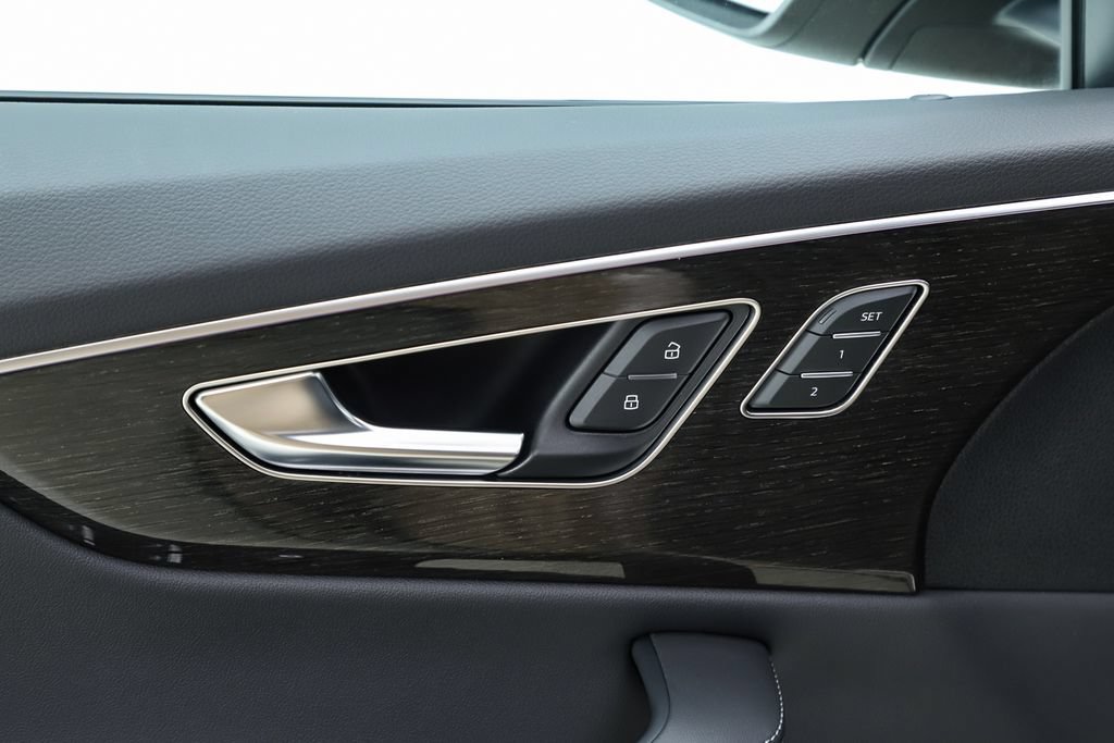 Used 2025 Audi Q8 Premium Plus AWD/4WD image 42