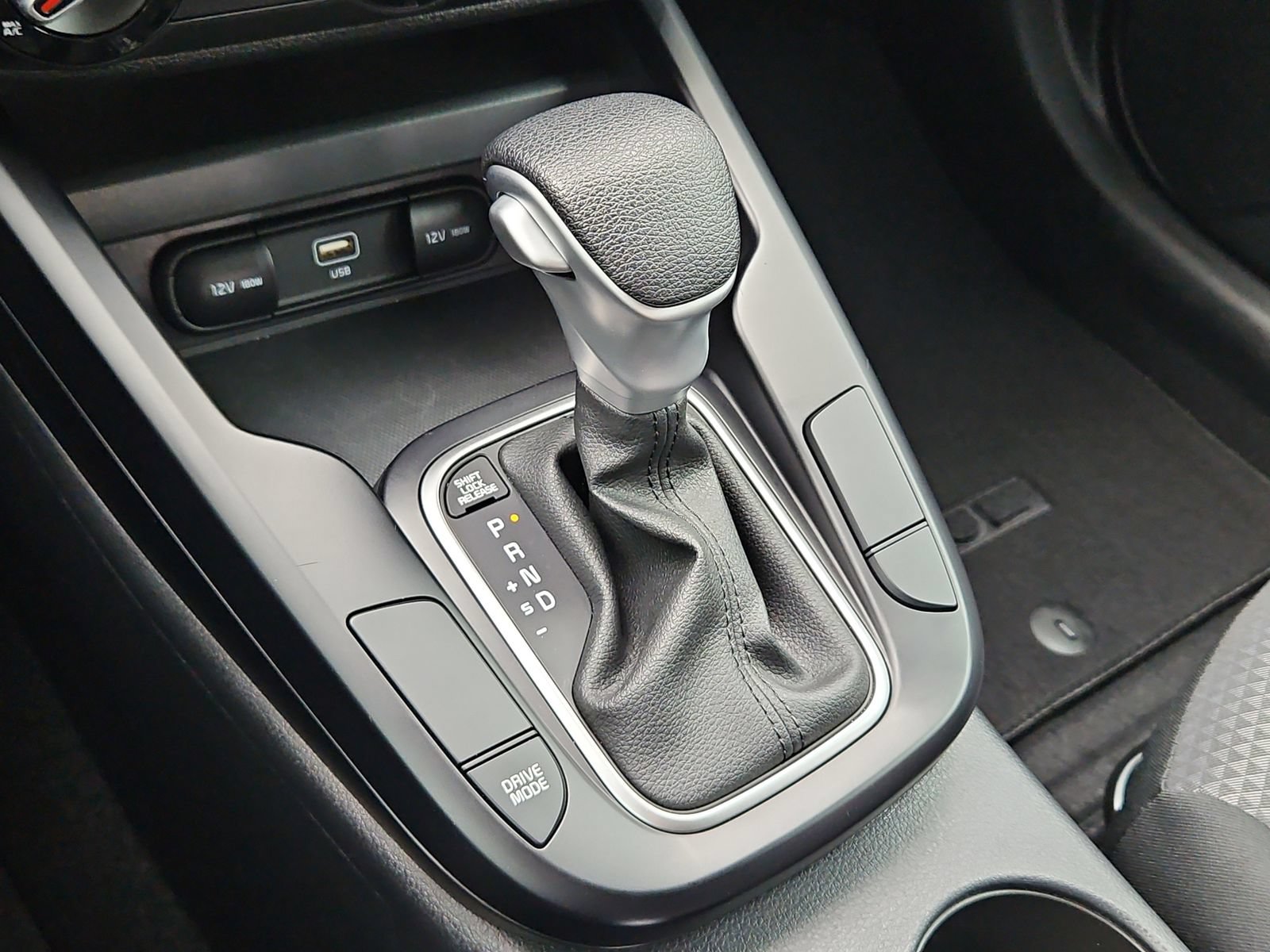 Used 2025 Kia Soul LX w/ LX Technology Package FWD image 16