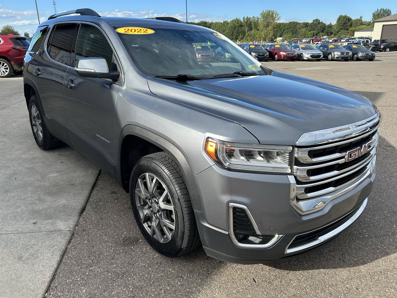 Used 2022 GMC Acadia SLT w/ LPO, Roadside Safety Package AWD/4WD image 3