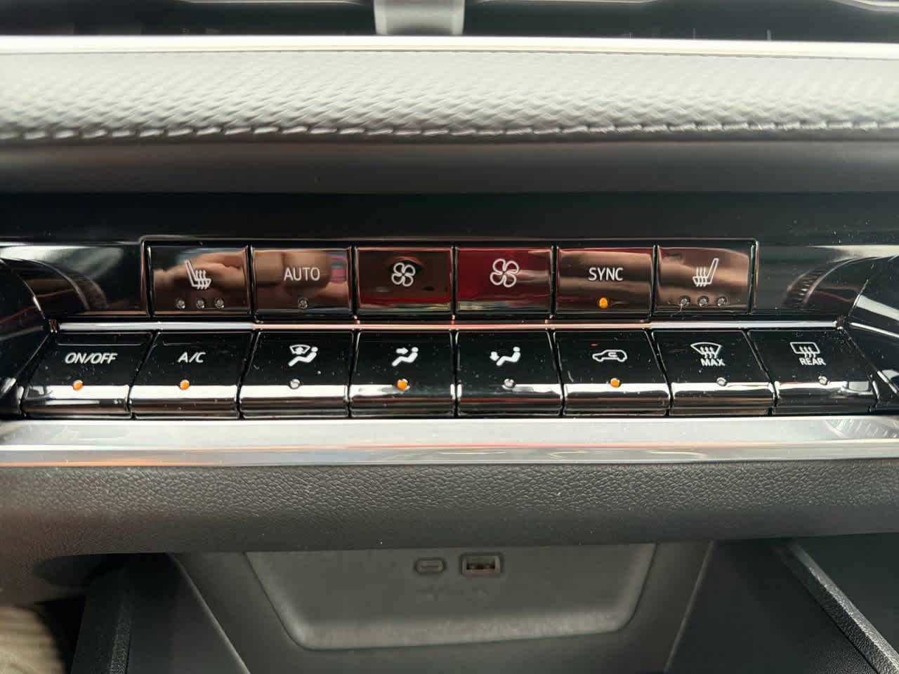 New 2026 Chevrolet Equinox LT w/ Convenience Package II FWD image 23