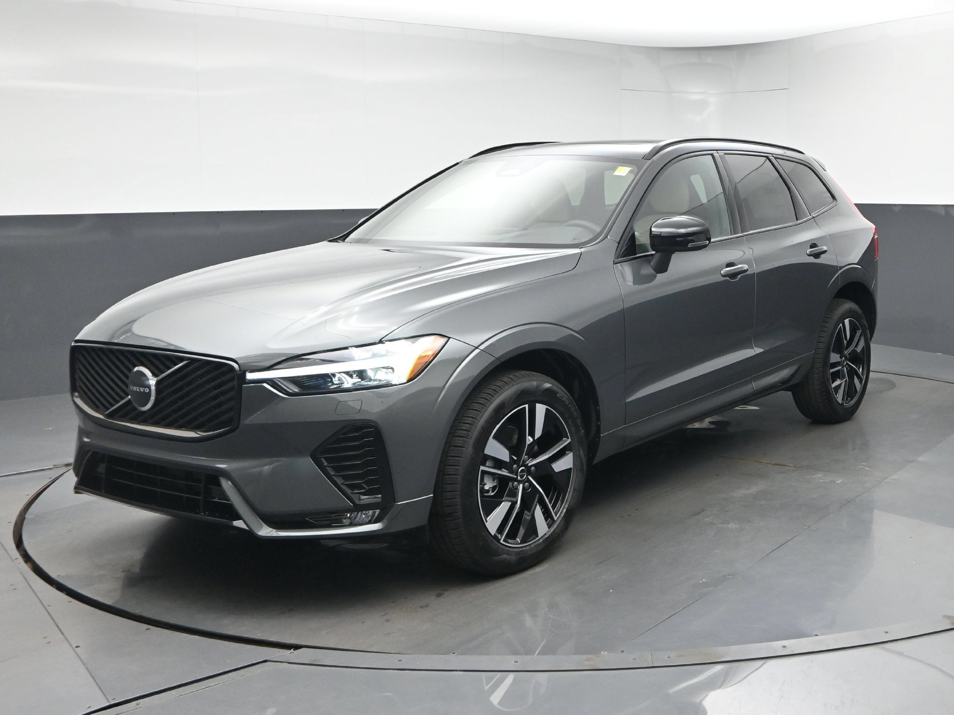 New 2027 Volvo XC60 B5 Core AWD/4WD image 3
