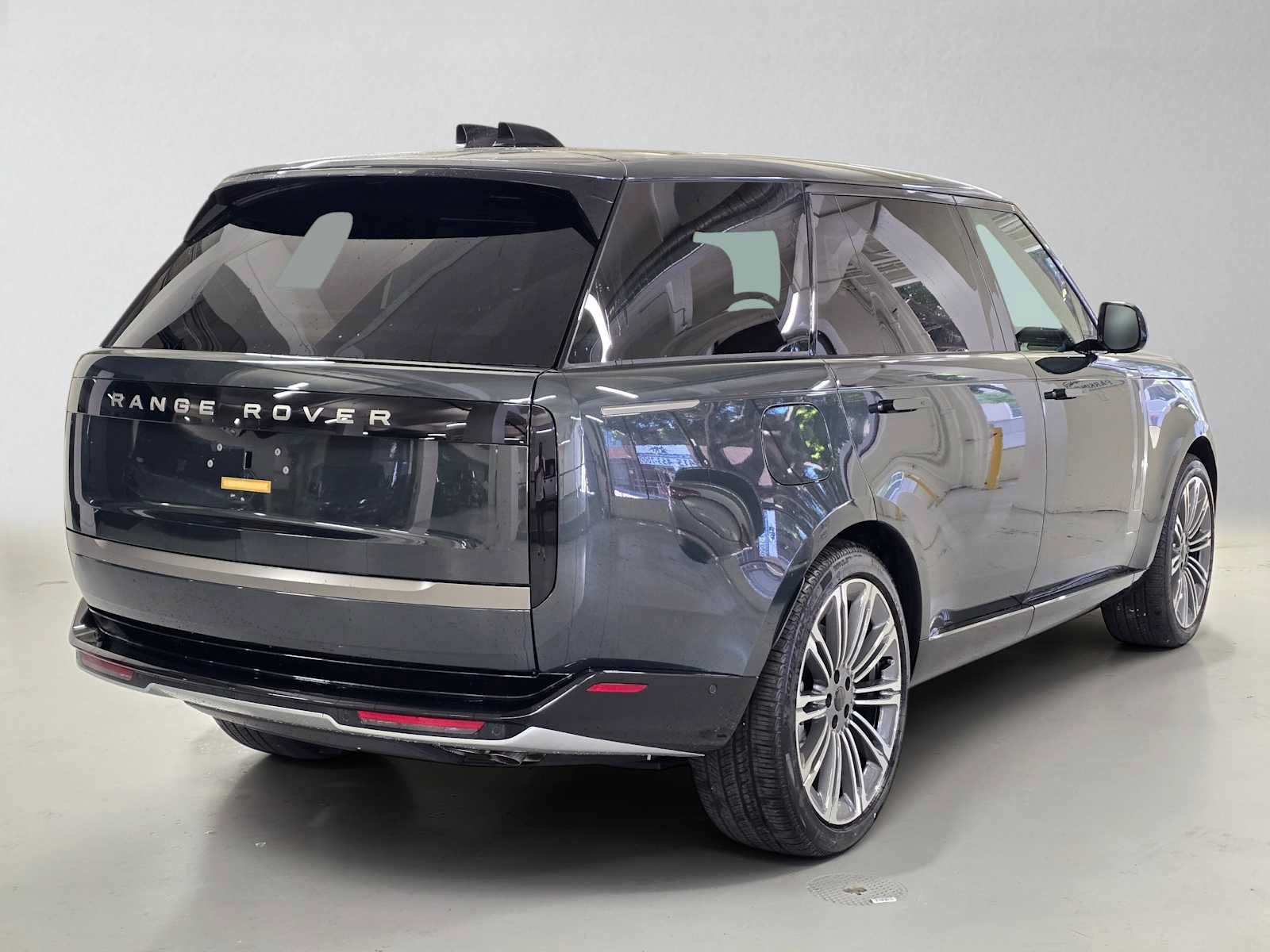 New 2026 Land Rover Range Rover Long Wheelbase SE AWD/4WD image 5