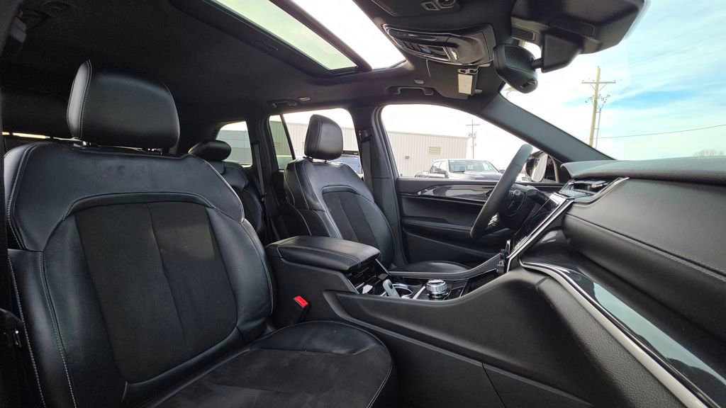 Used 2022 Jeep Grand Cherokee Altitude image 12