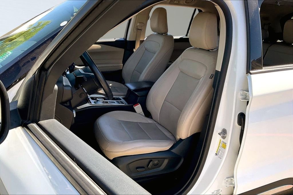 Used 2021 Ford Explorer Limited w/ Equipment Group 301A image 22