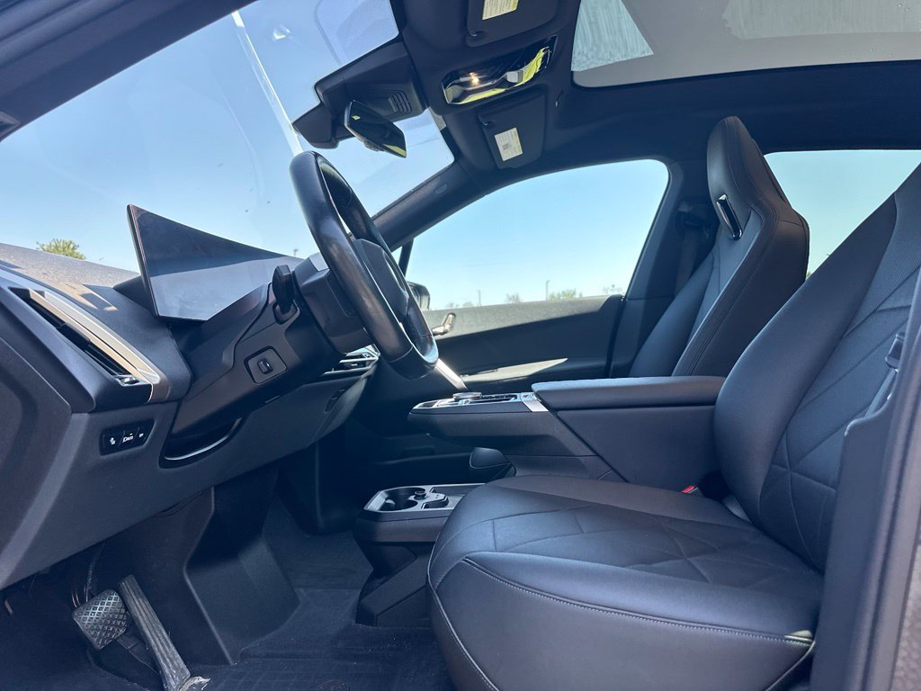 Used 2022 BMW iX xDrive50 w/ Sport Package AWD/4WD image 18