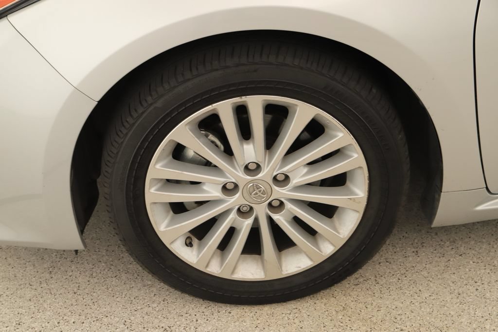 Used 2014 Toyota Avalon Limited w/ Technology Package FWD image 33