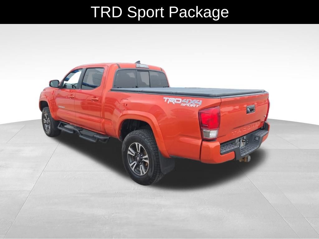Used 2016 Toyota Tacoma TRD Sport AWD/4WD image 7