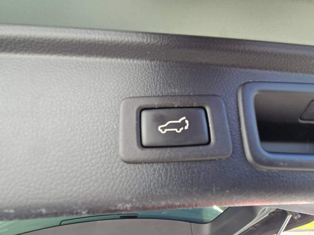 Used 2016 Subaru Forester 2.5i Touring w/ Eyesight & Navigation System AWD/4WD image 15