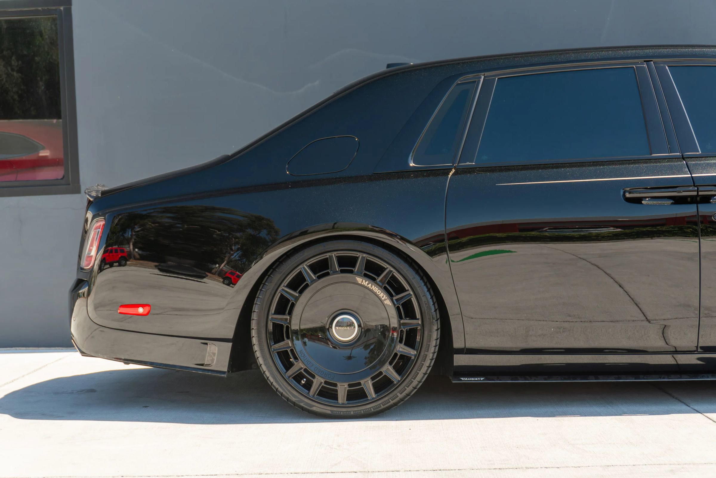Used 2024 Rolls-Royce Phantom Sedan w/ The Phantom Package RWD image 42