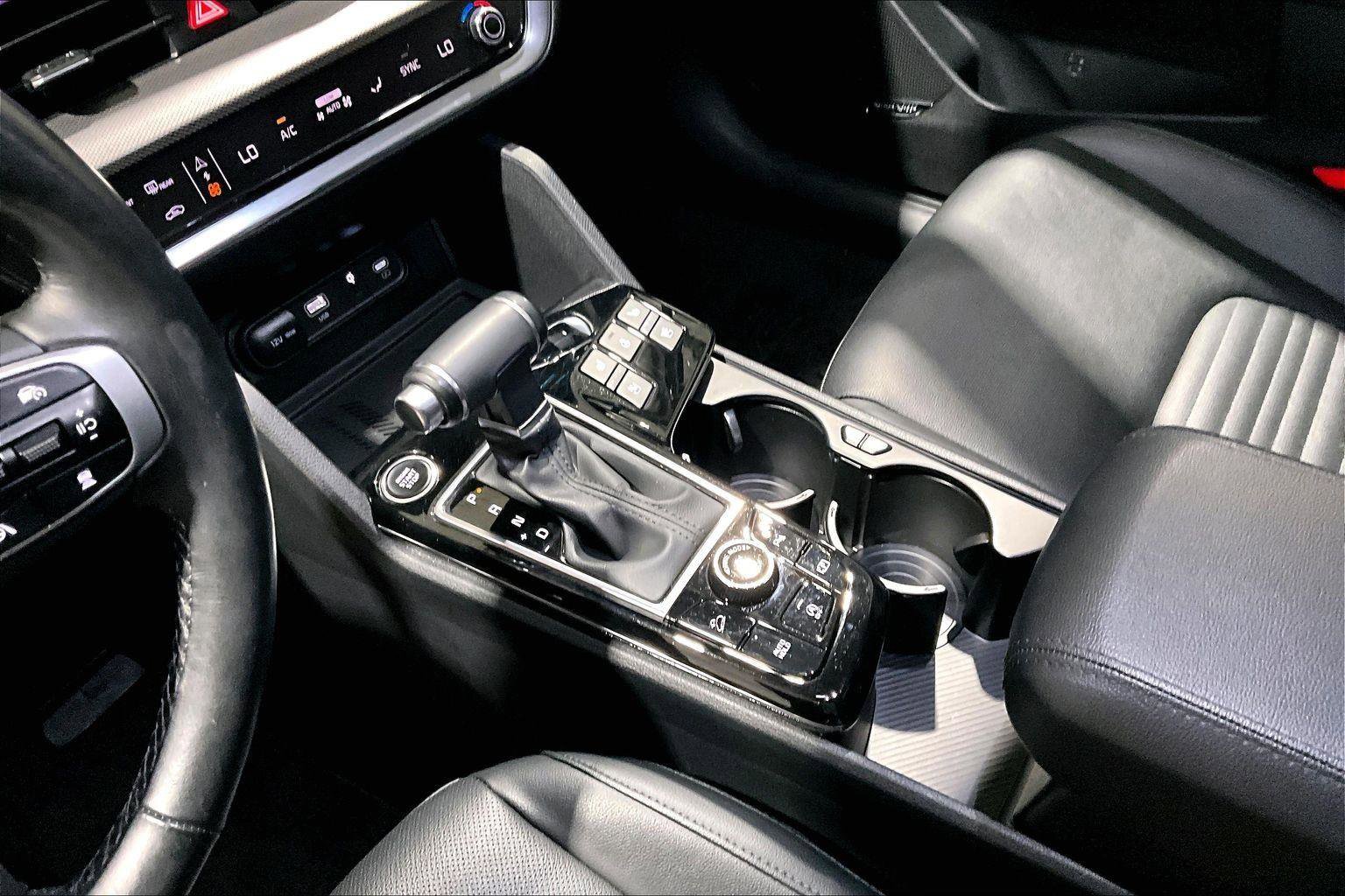 Used 2025 Kia Sportage SX AWD/4WD image 16