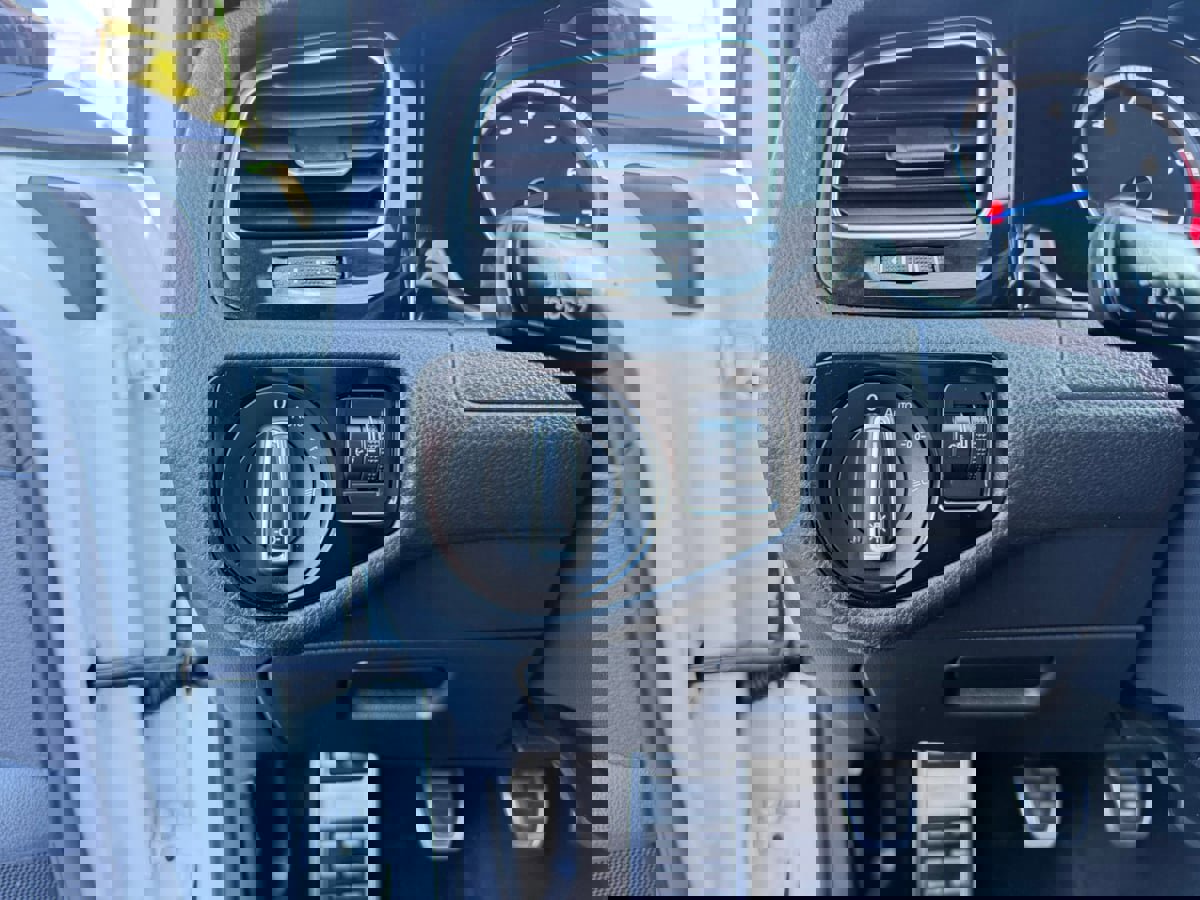 Used 2016 Volkswagen Golf R 4-Door image 18