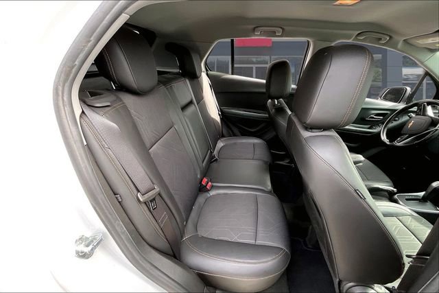 Used 2022 Chevrolet Trax LT w/ Redline Edition AWD/4WD image 25