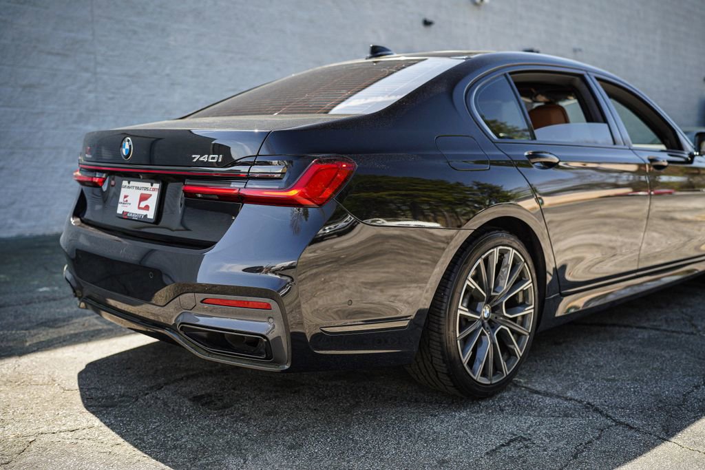 Used 2022 BMW 740i w/ M Sport Package RWD image 15