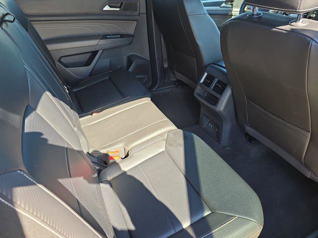 Used 2022 Volkswagen Atlas Cross Sport SEL R-Line AWD/4WD image 13