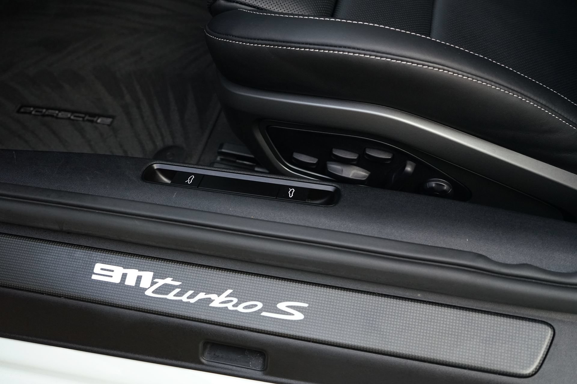 Used 2025 Porsche 911 Turbo S AWD/4WD image 31