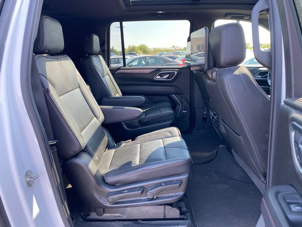 Used 2021 Chevrolet Suburban RST w/ Luxury Package AWD/4WD image 7