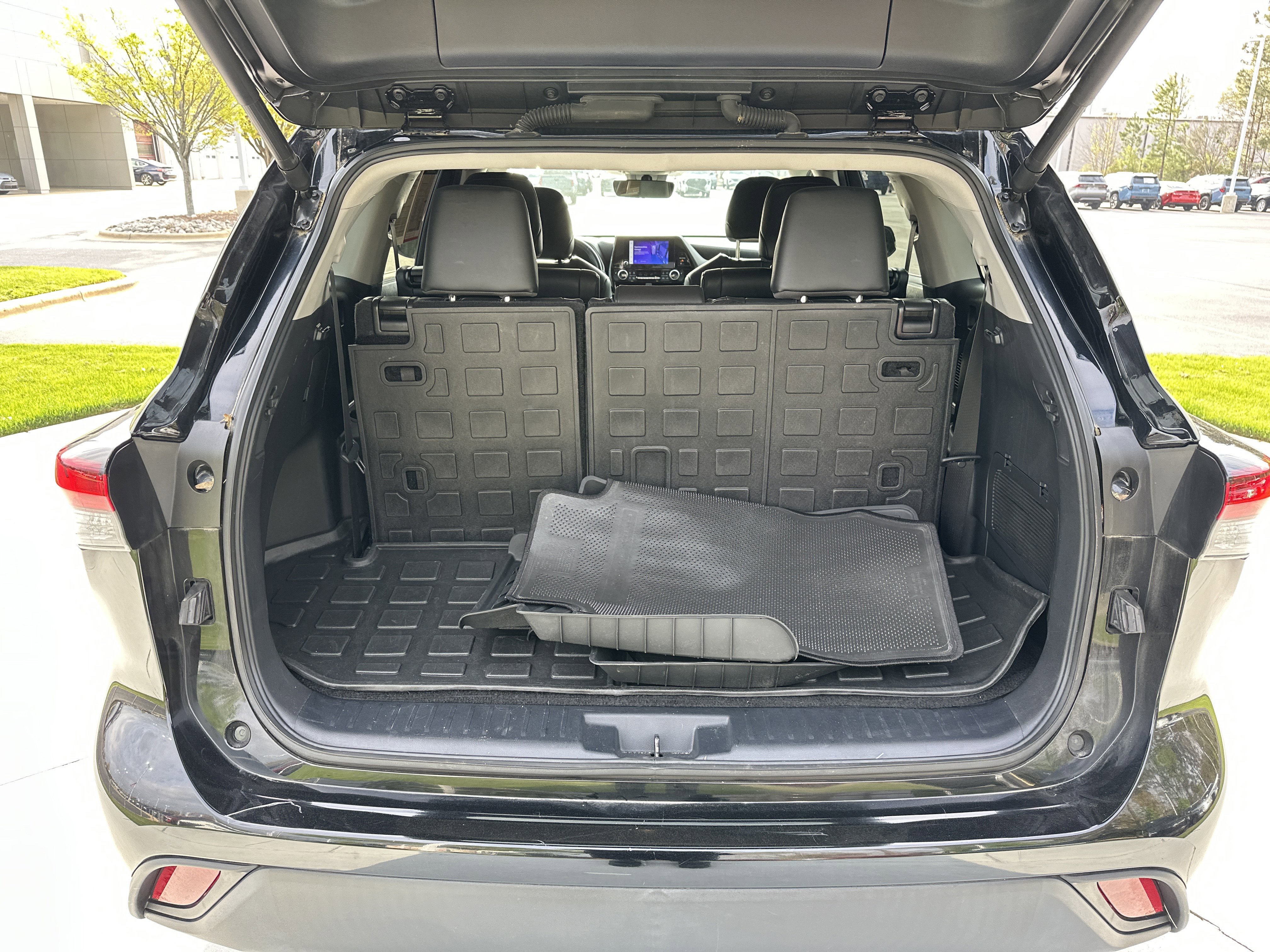 Used 2024 Toyota Highlander XLE image 33