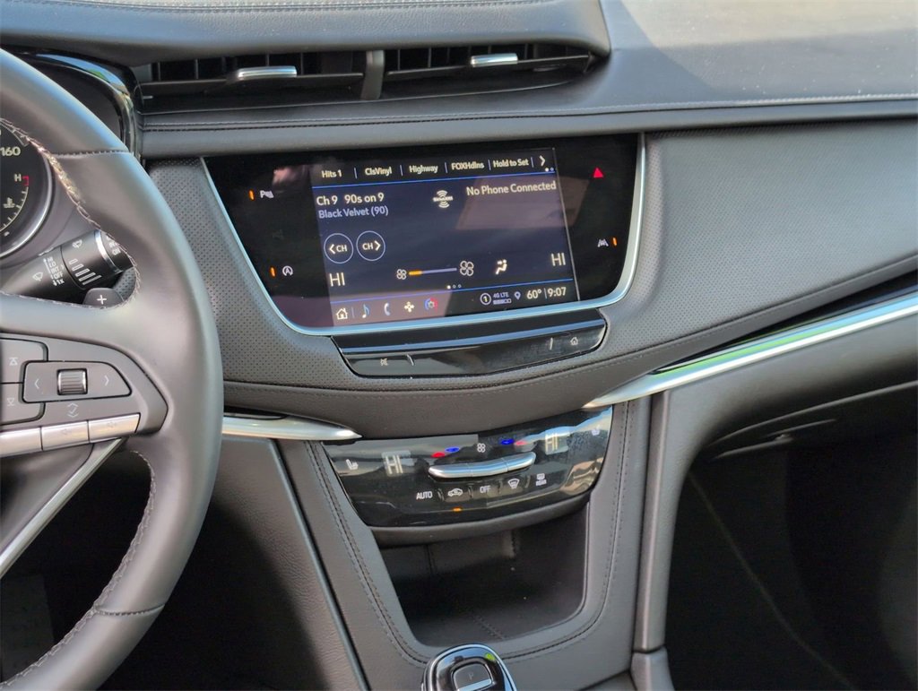 Used 2025 Cadillac XT6 Luxury image 30