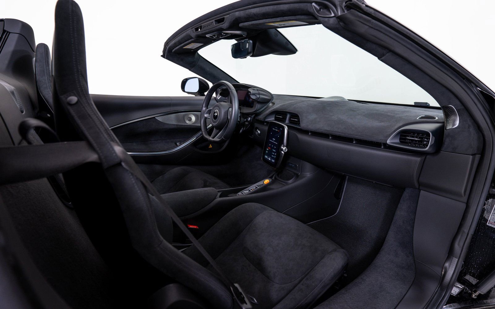 Used 2025 McLaren Artura Spider image 21