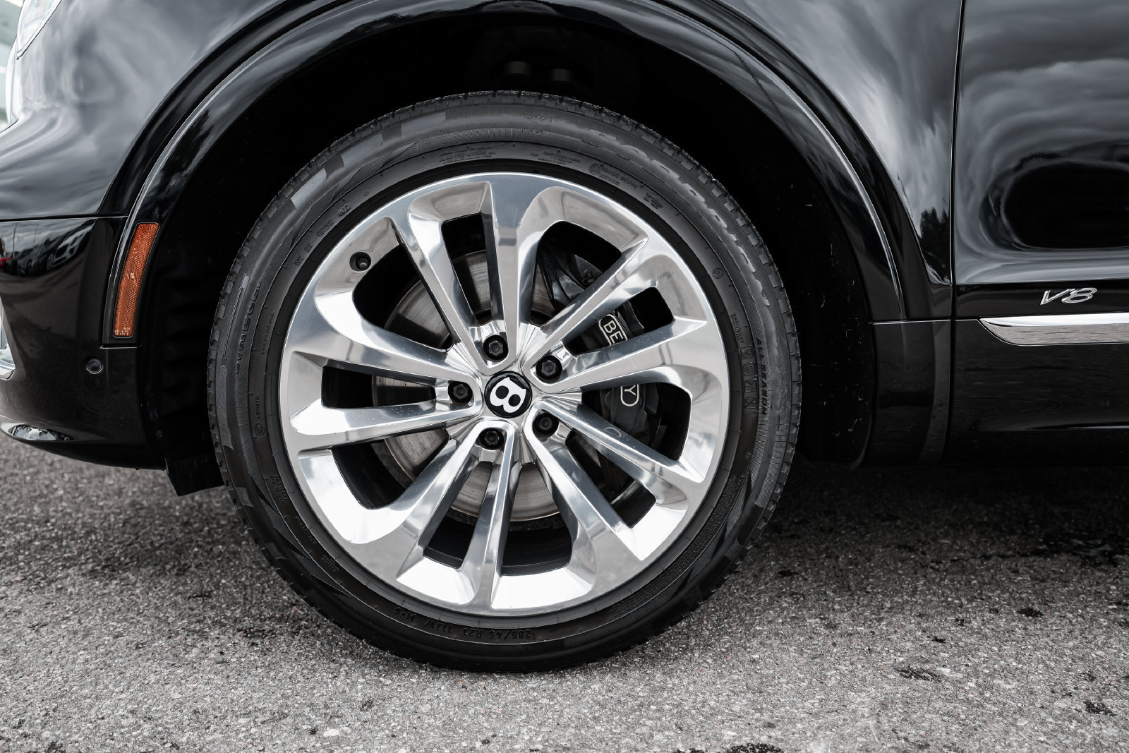 Certified 2022 Bentley Bentayga AWD/4WD image 6