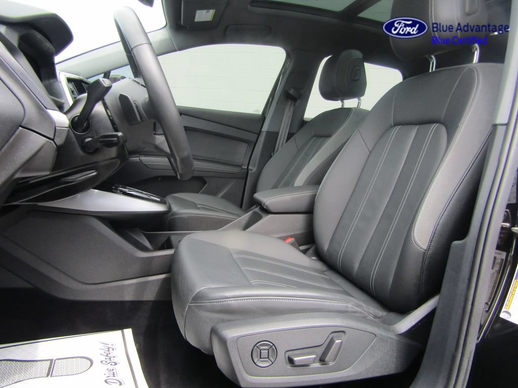 Used 2022 Audi Q4 e-tron Premium Plus w/ Premium Plus AWD/4WD image 3