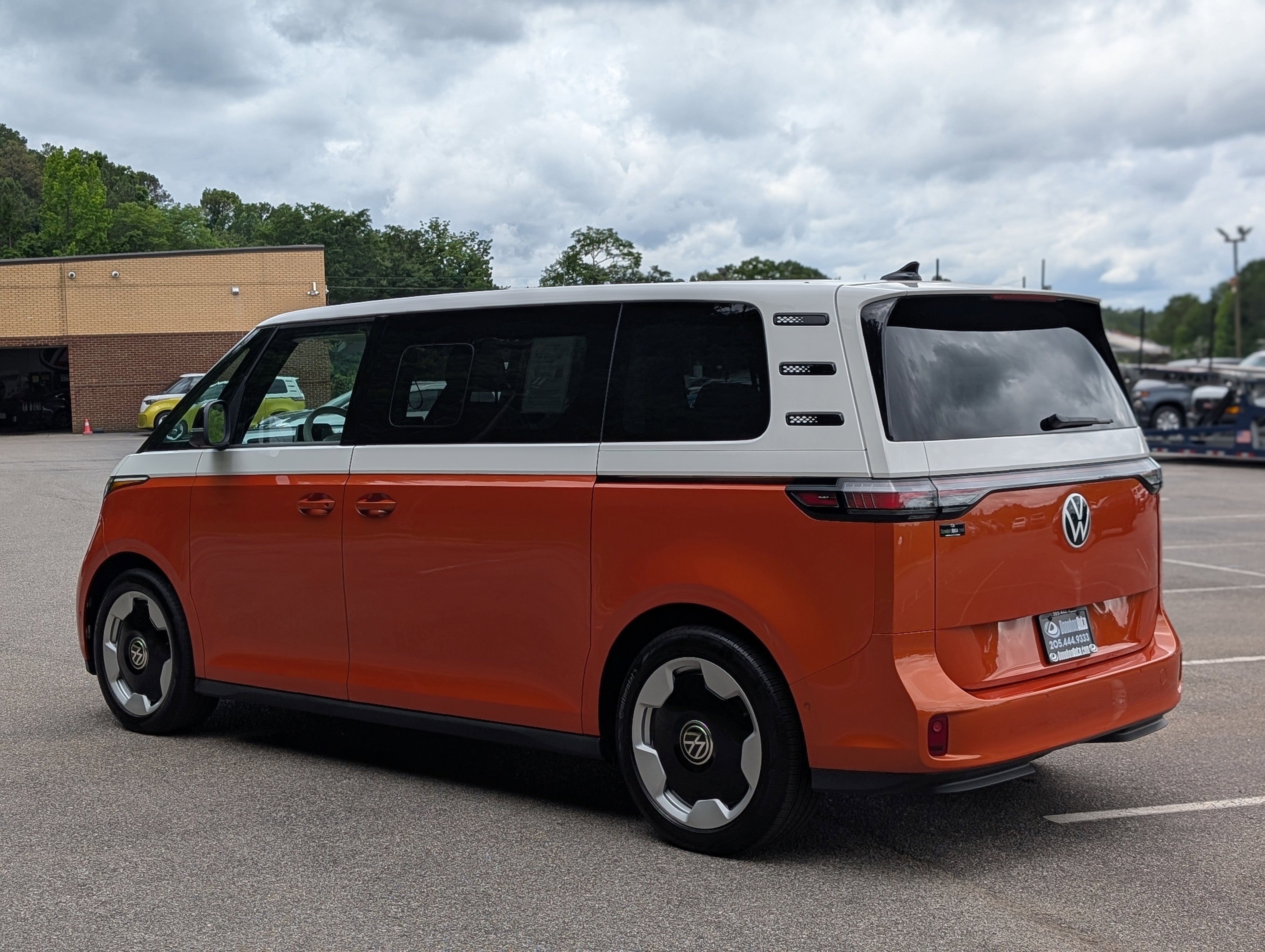 Used 2025 Volkswagen ID. Buzz Pro S Plus RWD image 7