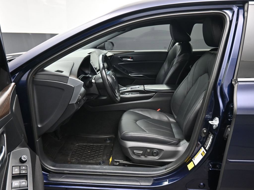 Used 2022 Toyota Avalon XLE w/ Moonroof Package image 11