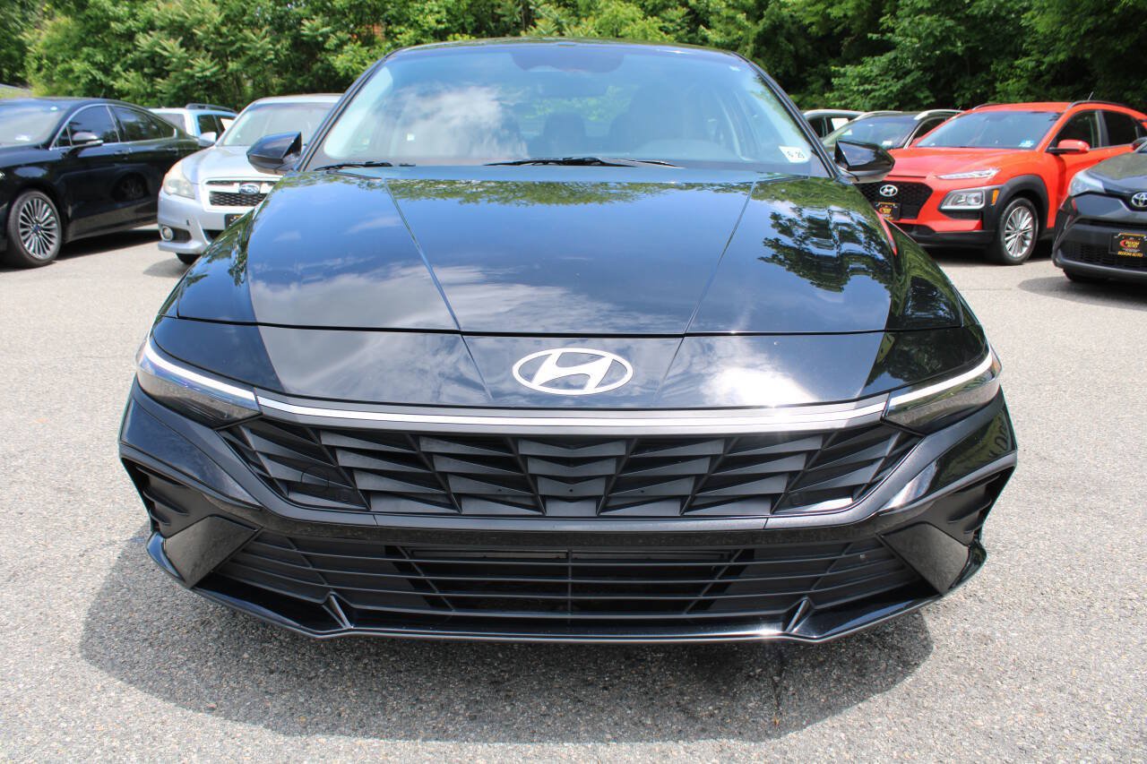 Used 2024 Hyundai Elantra SEL FWD image 3