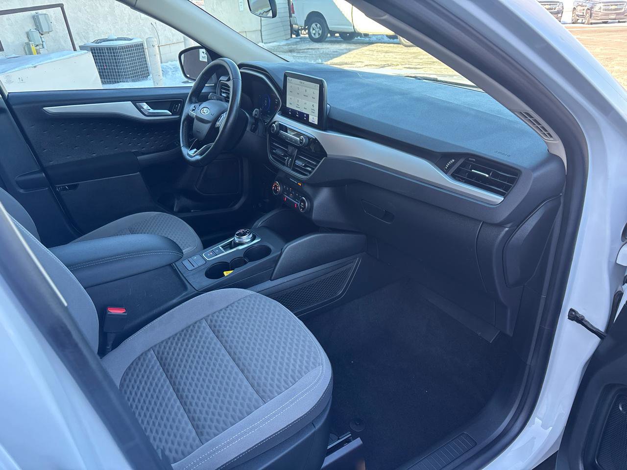 Used 2020 Ford Escape SE Sport image 32