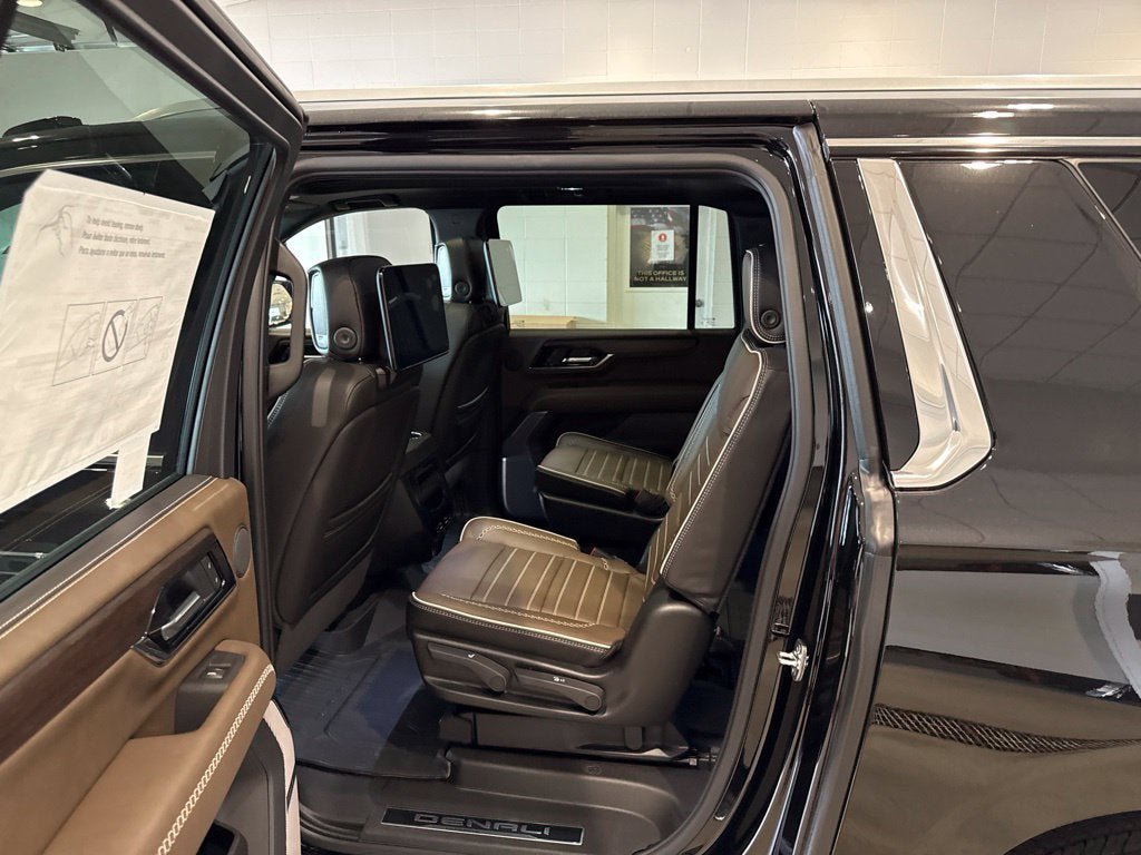 New 2026 GMC Yukon XL Denali Ultimate w/ LPO, Floor Liner Package AWD/4WD image 22