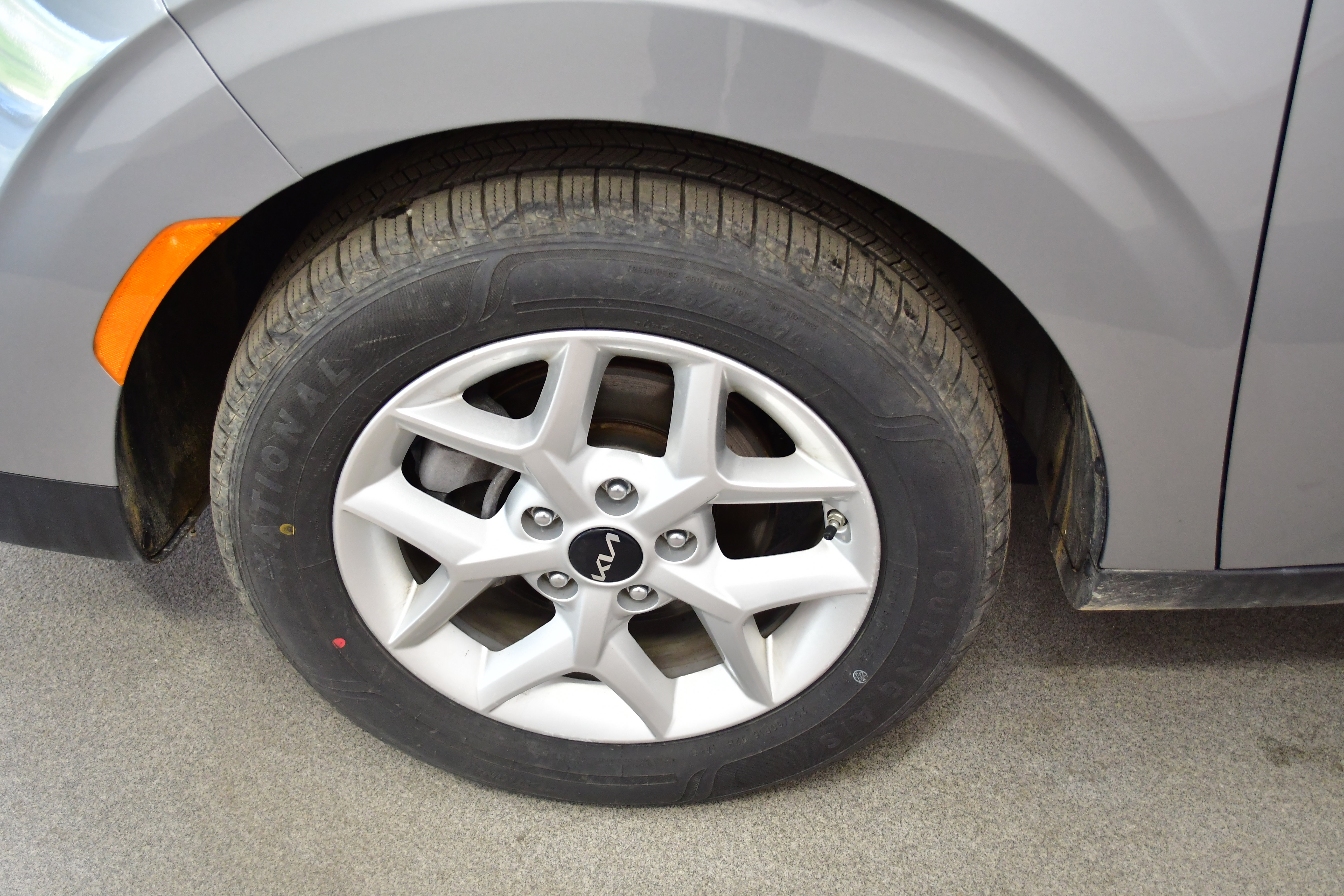 Used 2025 Kia Soul LX w/ LX Technology Package FWD image 36