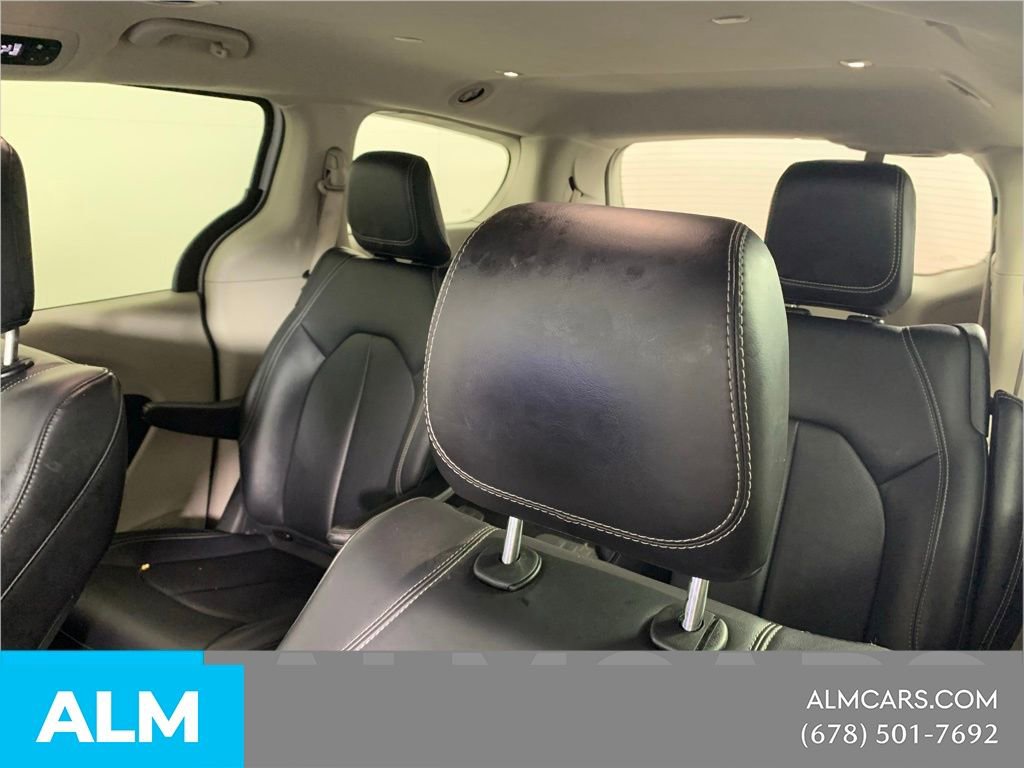 Used 2024 Chrysler Pacifica Select image 21